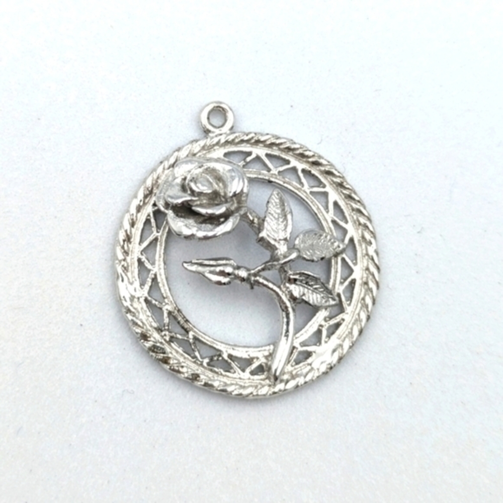 5/25$  Vintage Rose Charm silver tone